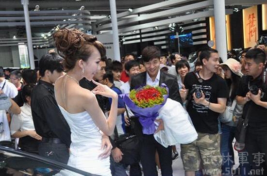 车模当众被求婚