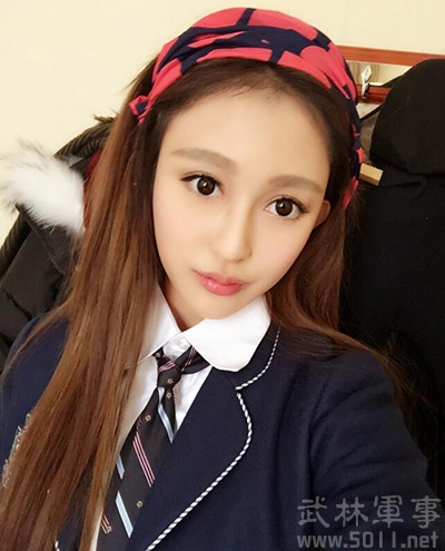 曲昱曈自拍照
