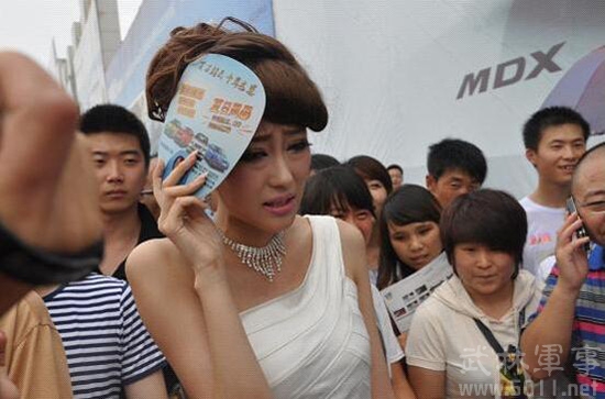 车模拒绝求婚离开现场
