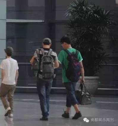 只想问一句，这照片谁拍的？小四不哭！