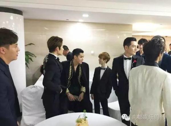只想问一句，这照片谁拍的？小四不哭！