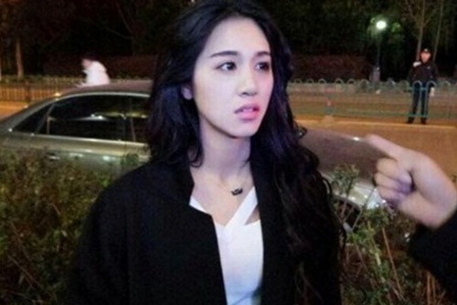 实拍美貌小三当街被暴打